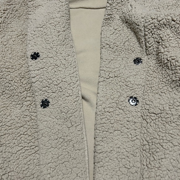 Noisy May Tan Teddy Jacket-size small - Picture 4 of 5